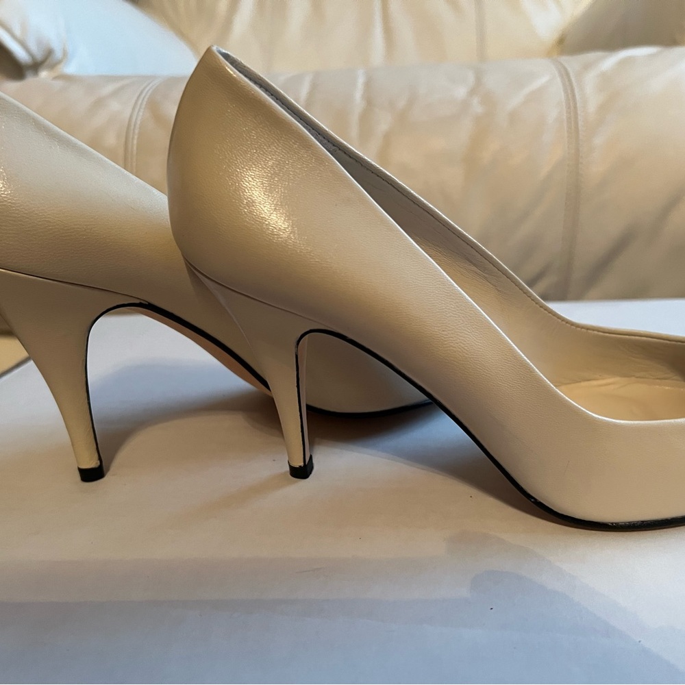 Pepe Jimenez, made in Spain. Size 7 1/2 stiletto pumps.